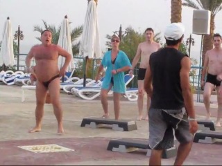 russian tourist lights up in egypt