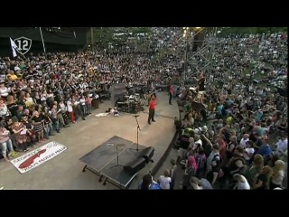 at a festival in estonia, a choir of 1800 people sings a song by viktor tsoi