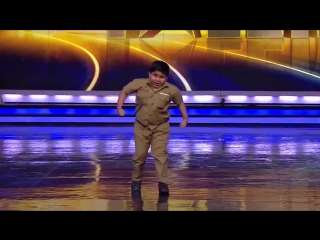 little dancer at indian talent show [720p]