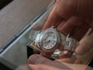 demonstration of the quality of women's watches chanel j12